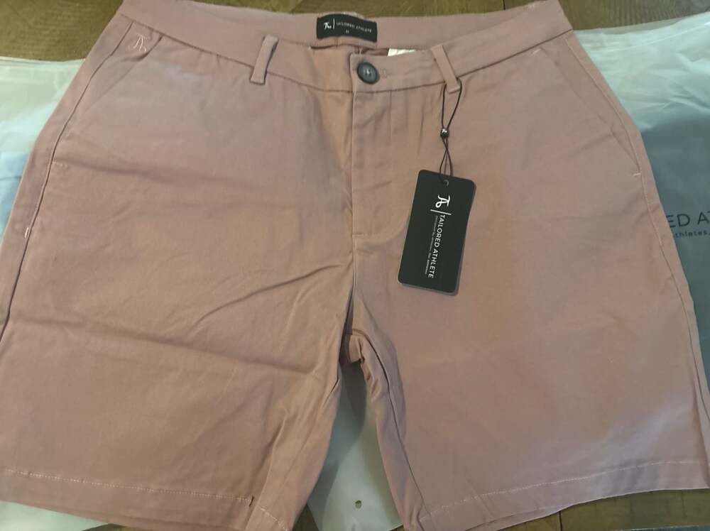 Tailored Athlete Muscle Fit Chino Shorts in Dusky Pink